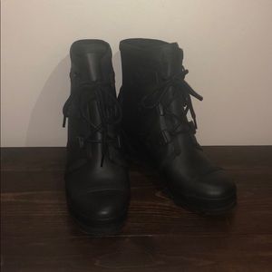 Black sorel boots